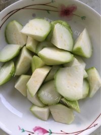美味的丝瓜炒油条做法图解1)