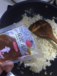 美味的海鲜炒面做法图解8)