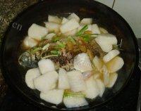 「家有大厨」鲫鱼萝卜汤做法图解9)
