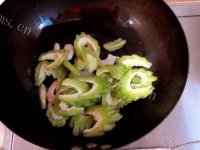 家常菜苦瓜虾仁做法图解4)