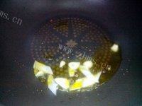 家常菜青椒炒土豆片做法图解4)