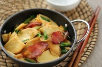 美味的腊肉炒冬笋做法图解10)
