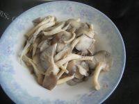 家常菜蘑菇炒青菜做法图解4)