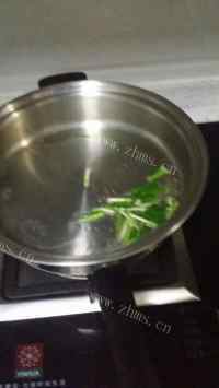 垂涎欲滴的韭菜炒猪血做法图解4)