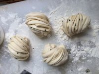 简易的肉卷做法图解7)