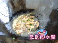 家常菜蒜黄炒肉做法图解9)