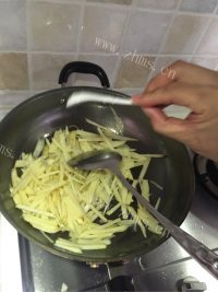 好吃的酸辣土豆丝儿做法图解3)