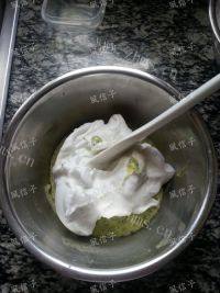 自制抹茶戚风做法图解8)