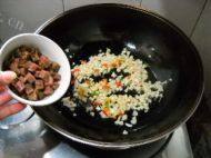 泡菜牛肉炒饭做法图解6)