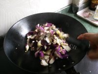 美味营养的油焖茄子做法图解2)