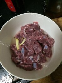 滋补的西红柿牛腩做法图解1)