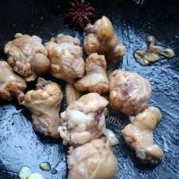 家常的白菜平菇炖鸡块的做法图解四