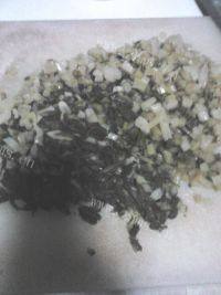 家常菜酸菜炒肉丝做法图解1)