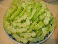 简易苦瓜炒腌菜做法图解1)