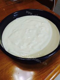 自制酸奶戚风蛋糕做法图解19)