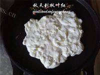 美味的芝麻牛轧糖做法图解4)