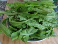 家常豆豉鲮鱼油麦菜做法图解2)