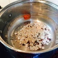 清香可口的莲藕猪肉汤做法图解10)