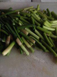 好吃的牛肉炒蒜苔做法图解2)