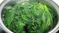 鲜香的猪肝菠菜汤做法图解4)