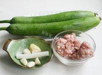 家常菜肉末炒丝瓜做法图解1)