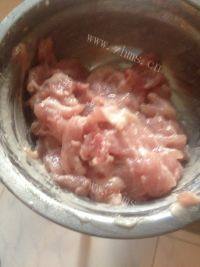 美味的瘦肉豆腐汤做法图解2)
