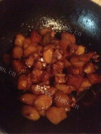 家常菜土豆红烧肉做法图解8)