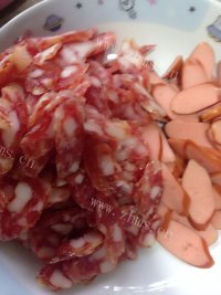 美味的腊肠焖饭做法图解1)