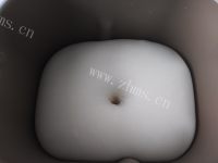 自制豆沙小餐包做法图解4)