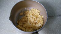 美味的韭菜鸡蛋烫面饺做法图解5)