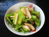 口感饱满的杏鲍菇炒芹菜