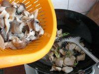 肉片炒鲜蘑做法图解11)