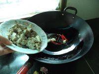 家常菜洋葱炒羊肉做法图解6)