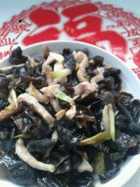 家常菜黑木耳炒肉丝
