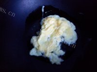 美味的鸡蛋淡菜干烩面做法图解3)