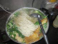 好喝的龙头鱼青菜煮米粉汤做法图解4)