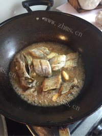 红烧带鱼做法图解4)