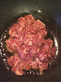 营养丰富的葱爆羊肉做法图解5)