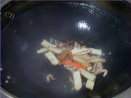 肉丝炒芹菜自制做法图解4)