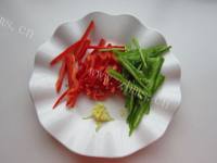 口感丰富的苦瓜炒鸡肉做法图解4)
