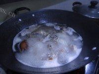 鸭架汤自制做法图解3)