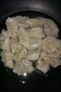 自己做的香菇猪肉饺子做法图解9)