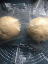 自制肉松面包卷做法图解6)