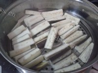 色泽鲜亮的蒜蓉茄子做法图解3)