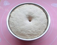 美味全麦蓝莓乳酪欧包做法图解4)