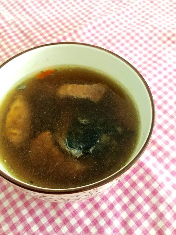 鲜美可口的滋补乌鸡汤