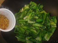 家常菜蒜炒油麦菜做法图解6)