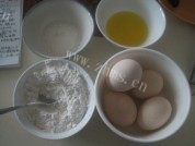 自制电饭煲香蕉蛋糕做法图解1)