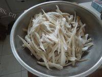 常吃不腻的杏鲍菇炒肉做法图解3)