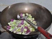 葱油焖蚕豆做法图解4)
